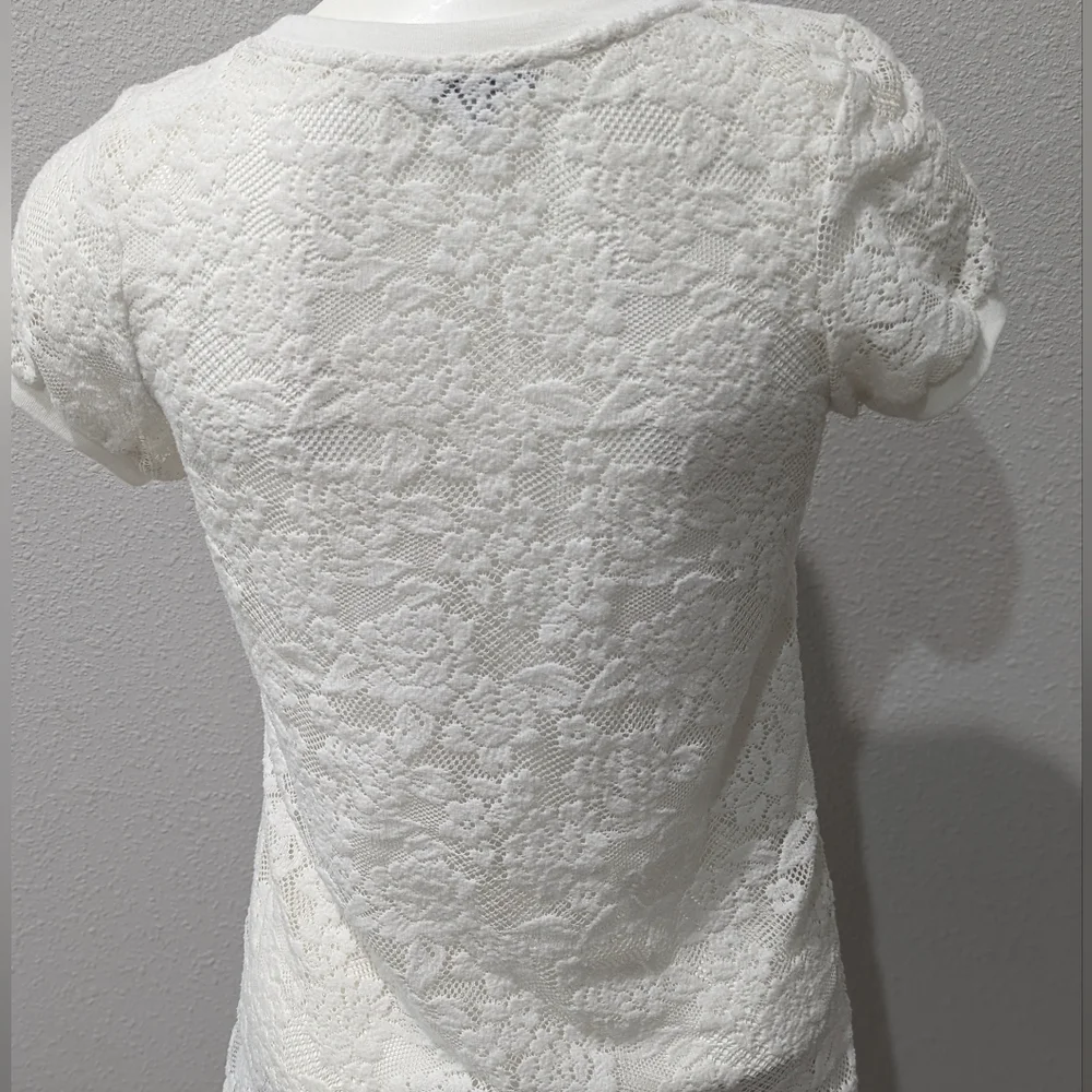 Charlotte Russe white floral stretch shell, XS - Picture 7 of 8